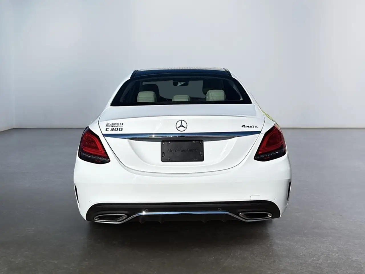 Mercedes-Benz C-Class снимка Mercedes-Benz C-Class