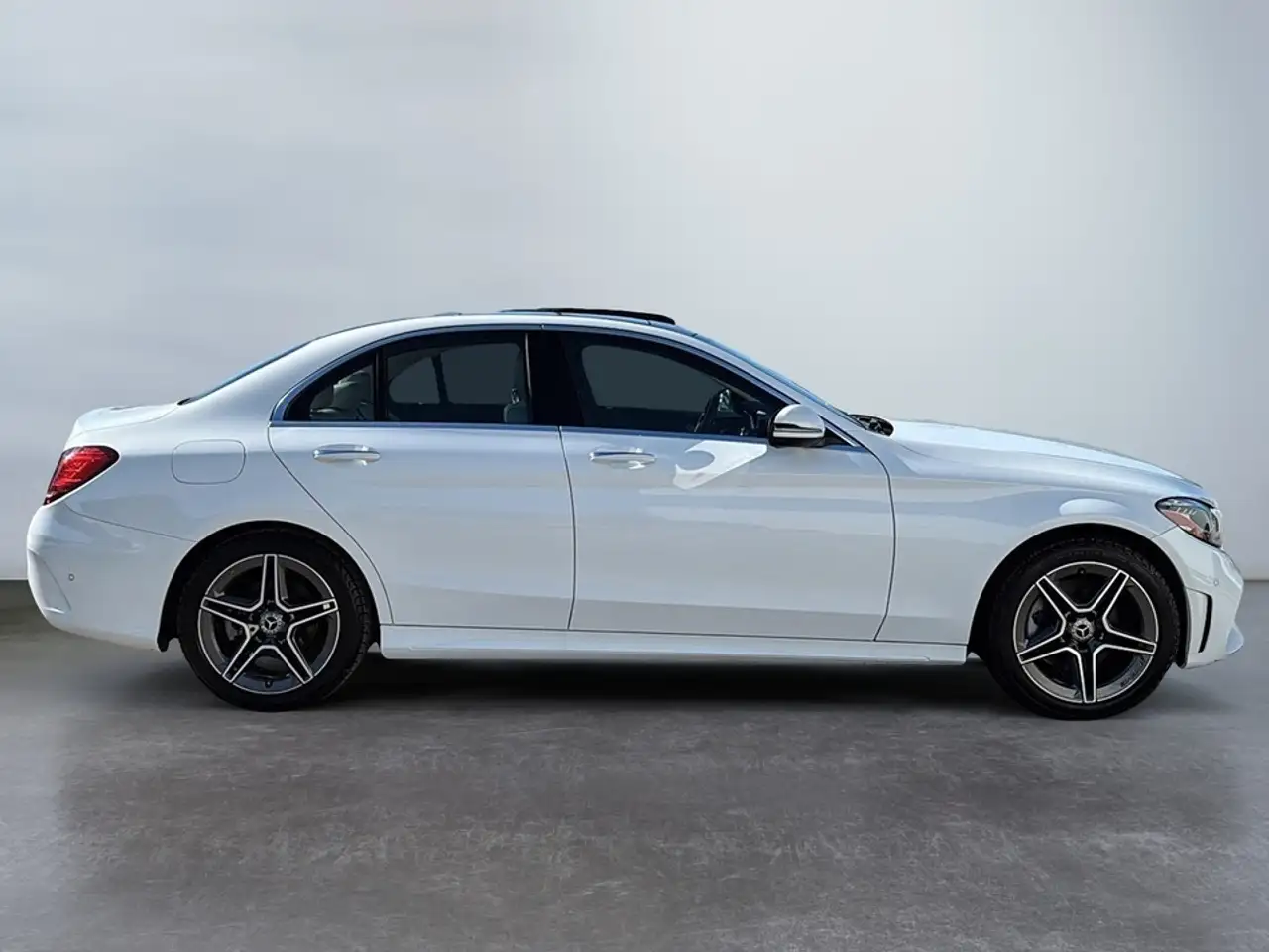 Mercedes-Benz C-Class снимка Mercedes-Benz C-Class