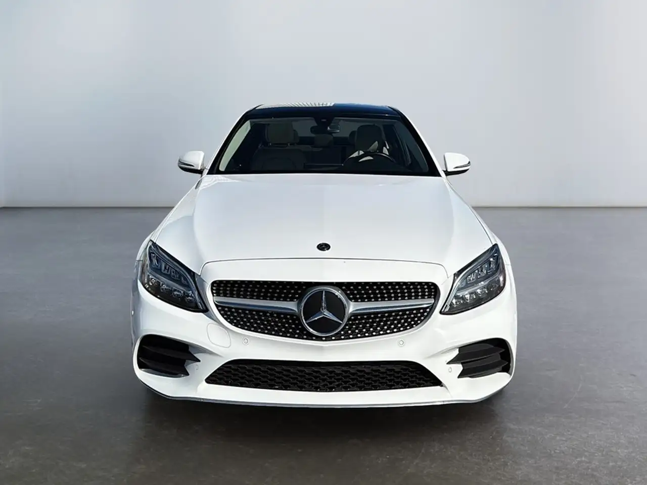 Mercedes-Benz C-Class снимка Mercedes-Benz C-Class