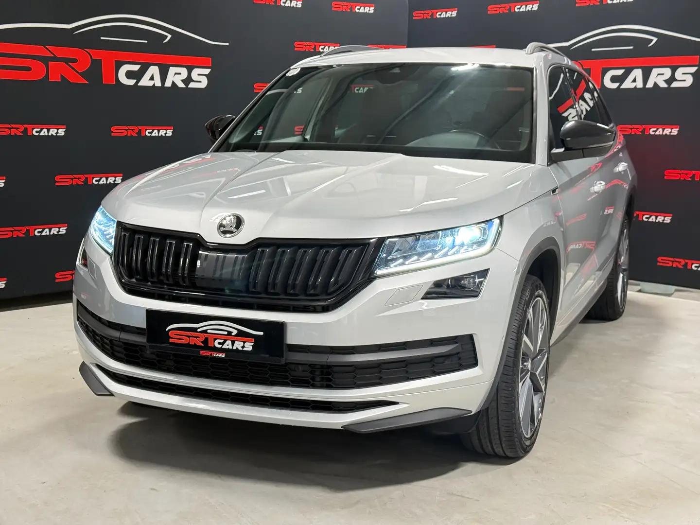 Skoda Kodiaq Sportline 4x4 Aut. *Kamera*Navi*AHK*Digitaltacho Grau - 2