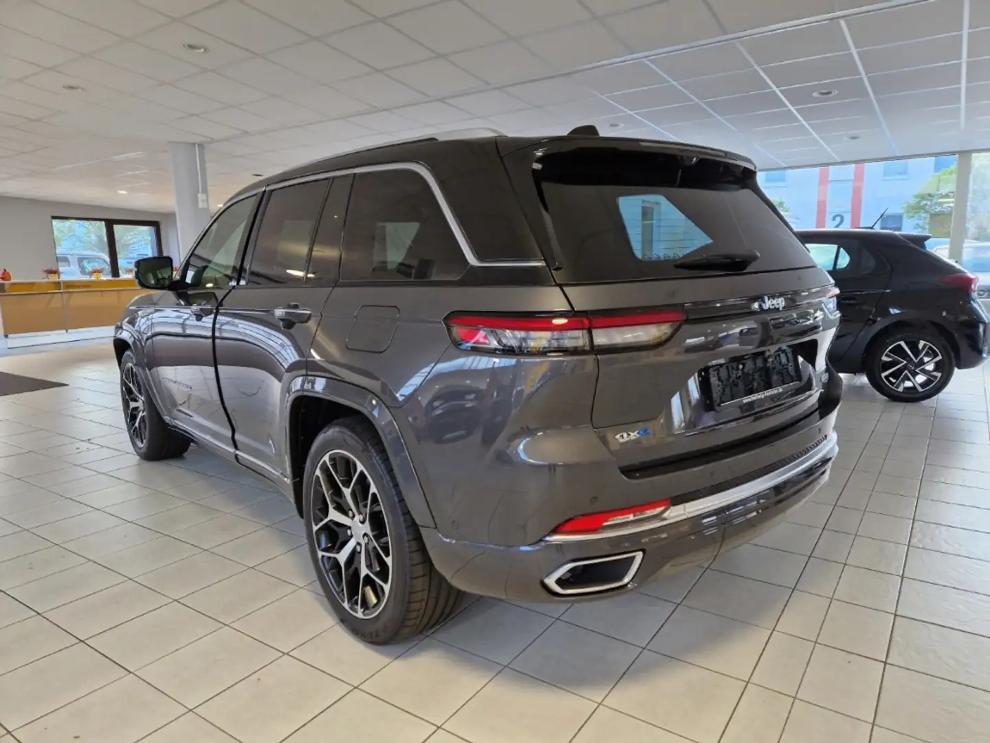 Jeep Grand Cherokee Summit Reserve Allrad HUD Luftfederung TV Panorama Gris - 2