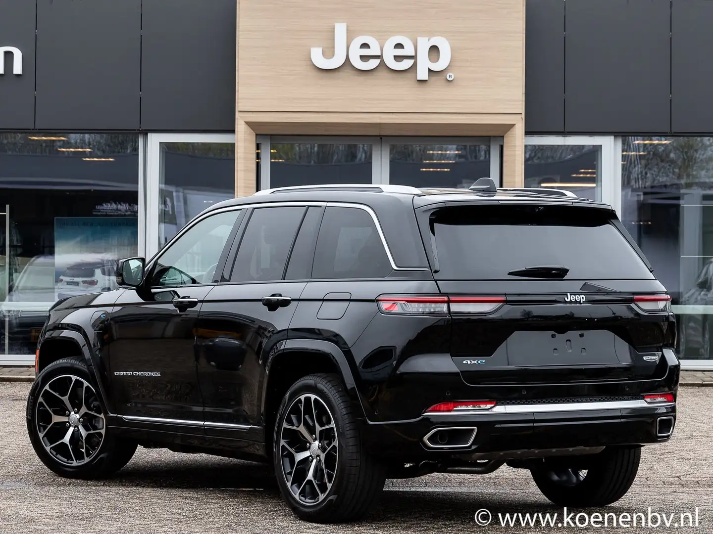 Jeep Grand Cherokee 4Xe Summit Reserve Plug-In-Hybrid Schwarz - 2