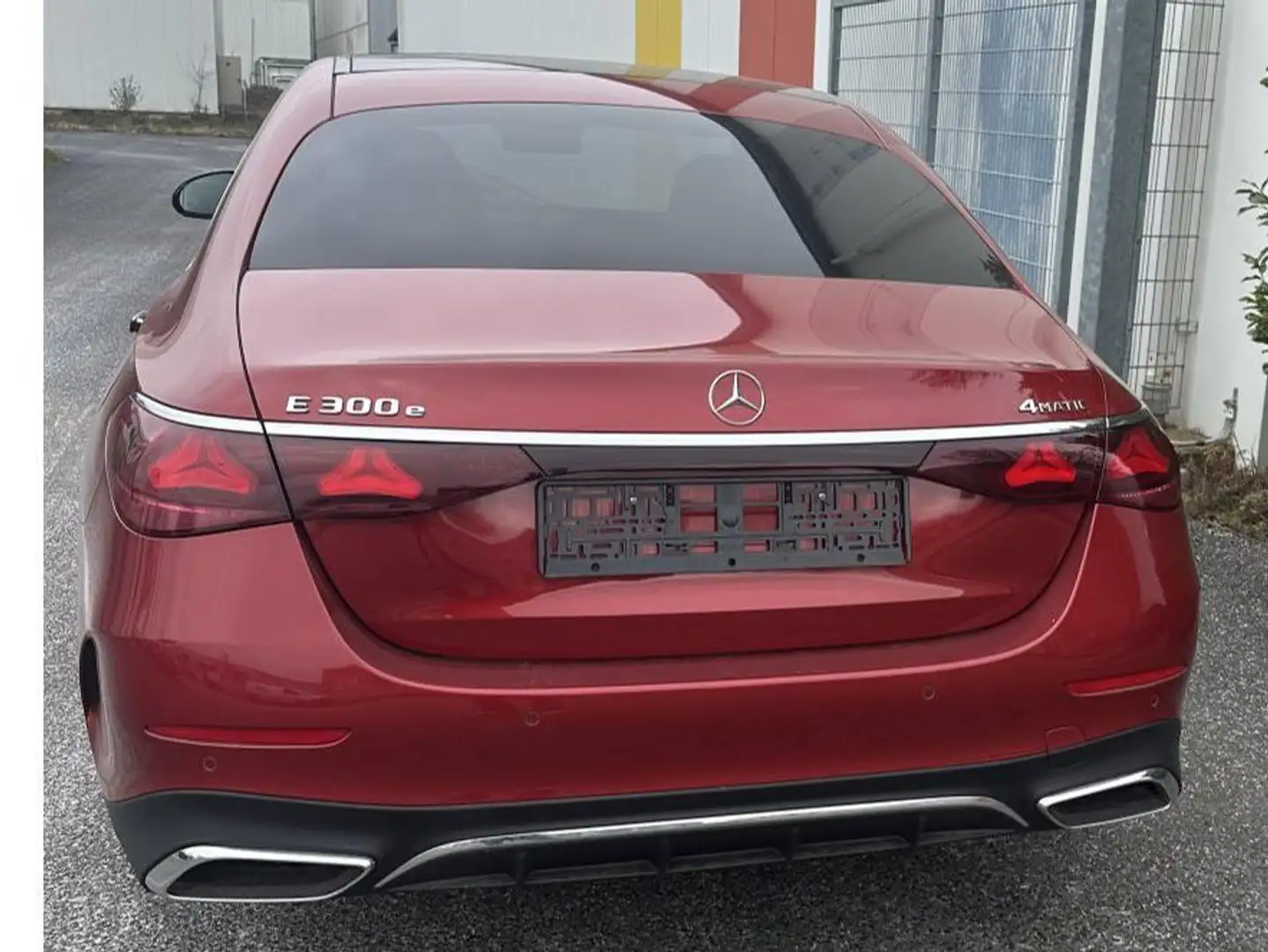 Mercedes-Benz E 300 E-Klasse AMG Line Premium Plus 4Mati, Voll !!! Rot - 2