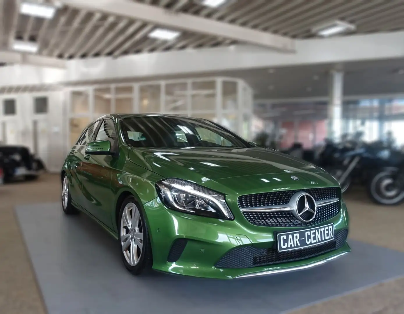 Mercedes-Benz A 180 BlueEfficiency; NAV/ LED/ SHZ/ ELBAITGRÜN Grün - 1
