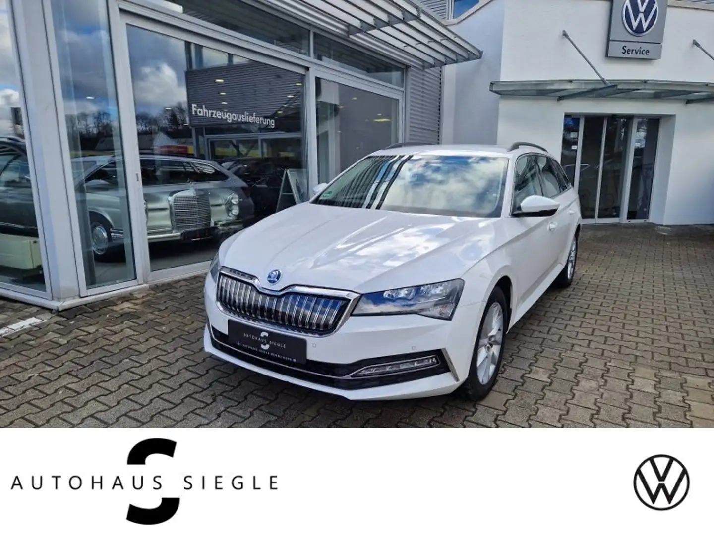 Skoda Superb Combi 1.4 TSI Ambition iV AHK DSG Navi LED Tempoma Weiß - 1