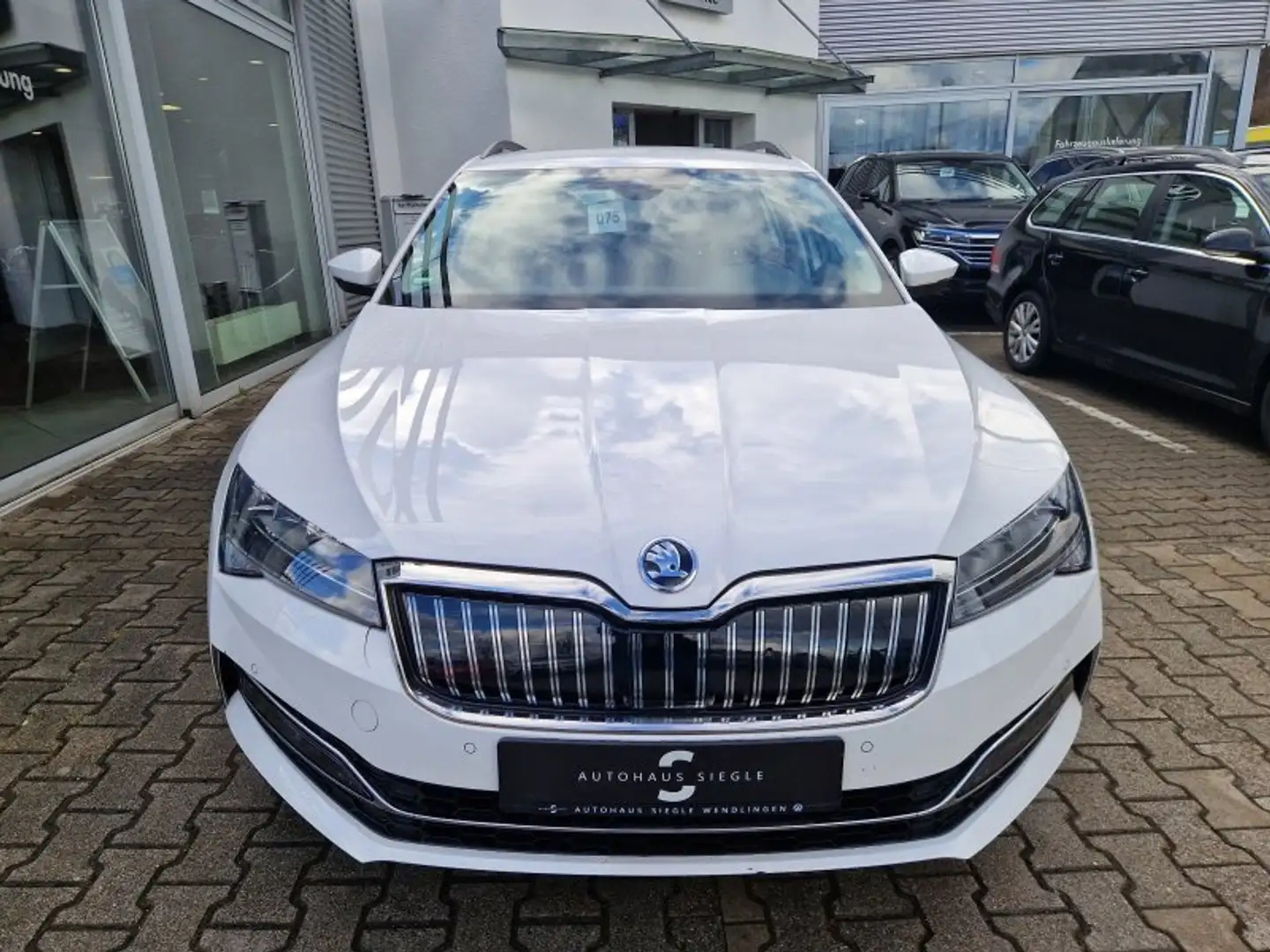 Skoda Superb Combi 1.4 TSI Ambition iV AHK DSG Navi LED Tempoma Weiß - 2