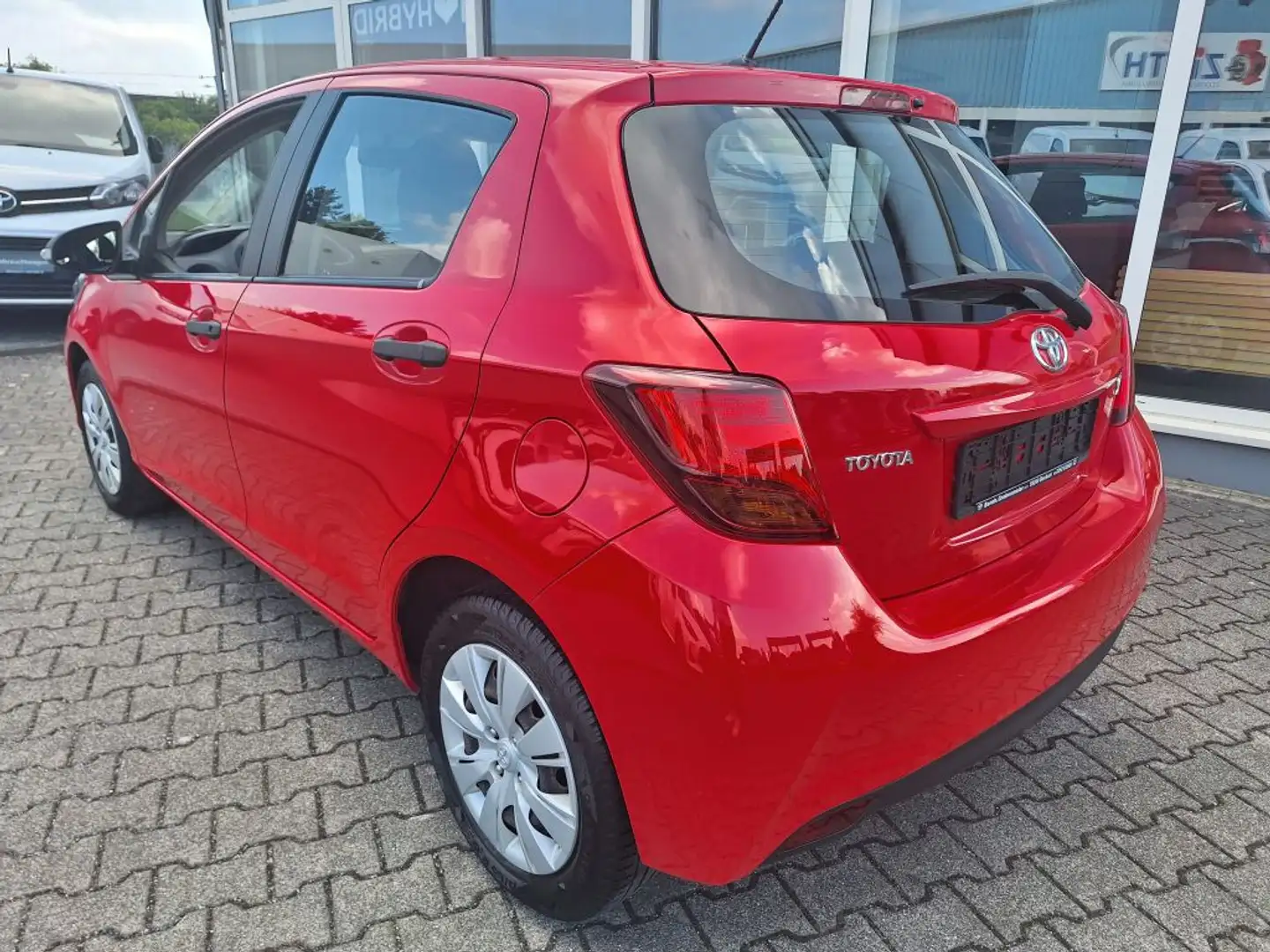 Toyota Yaris 1.0 VVT-i Rouge - 2
