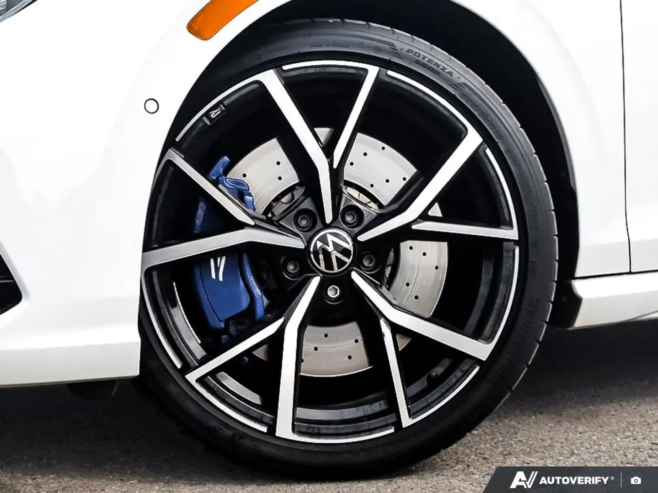 Volkswagen Golf R снимка Volkswagen Golf R