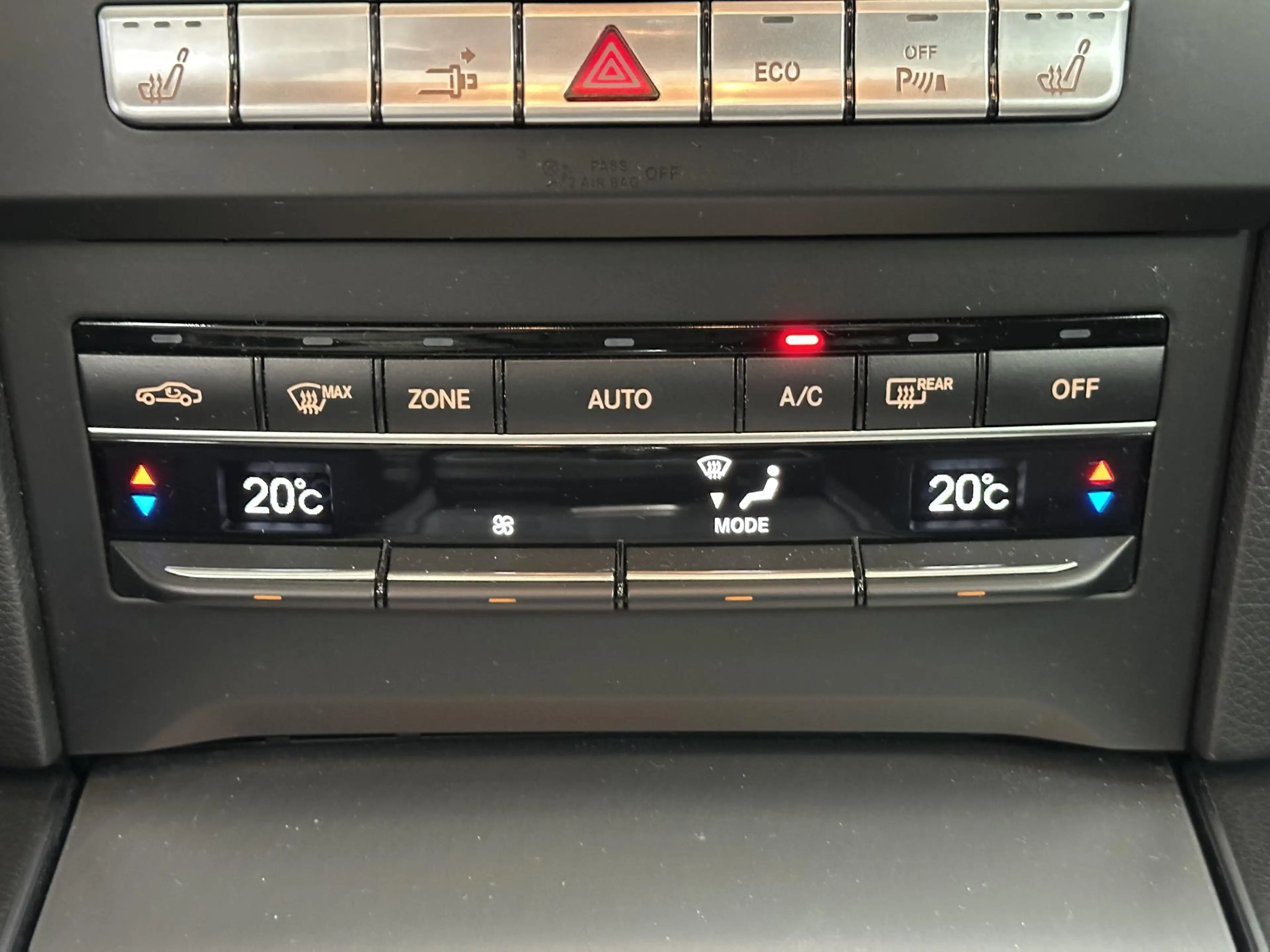 Mercedes-Benz E 250 Coupé Prestige BIJZONDERE AUTO | PANORAMADAK | ACH — photo 16