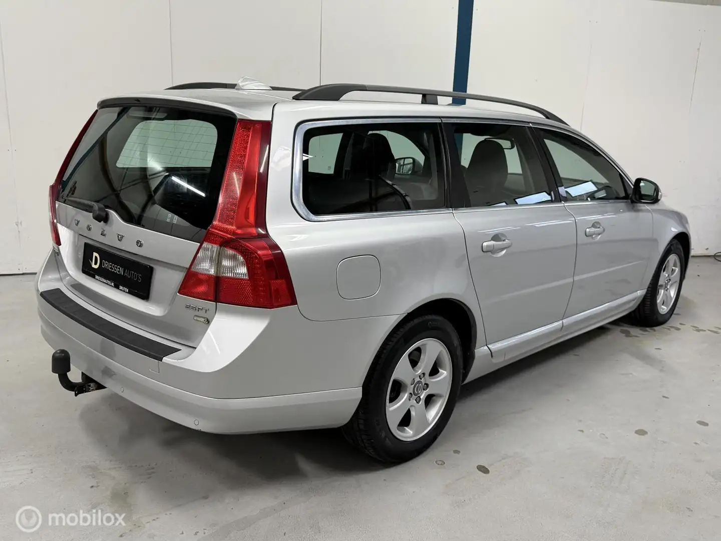 Volvo V70 2.5FT Momentum XENON Grijs - 2