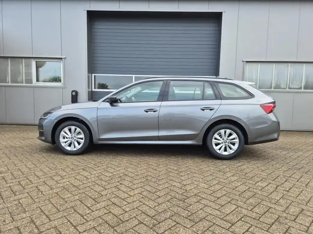 Skoda Octavia view 2