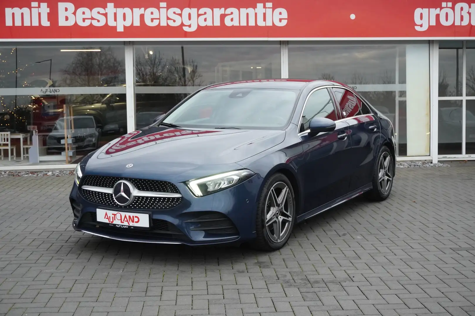 Mercedes-Benz A 180 A180 AMG Line Aut. LED Navi Standheizung Kamera Blau - 2