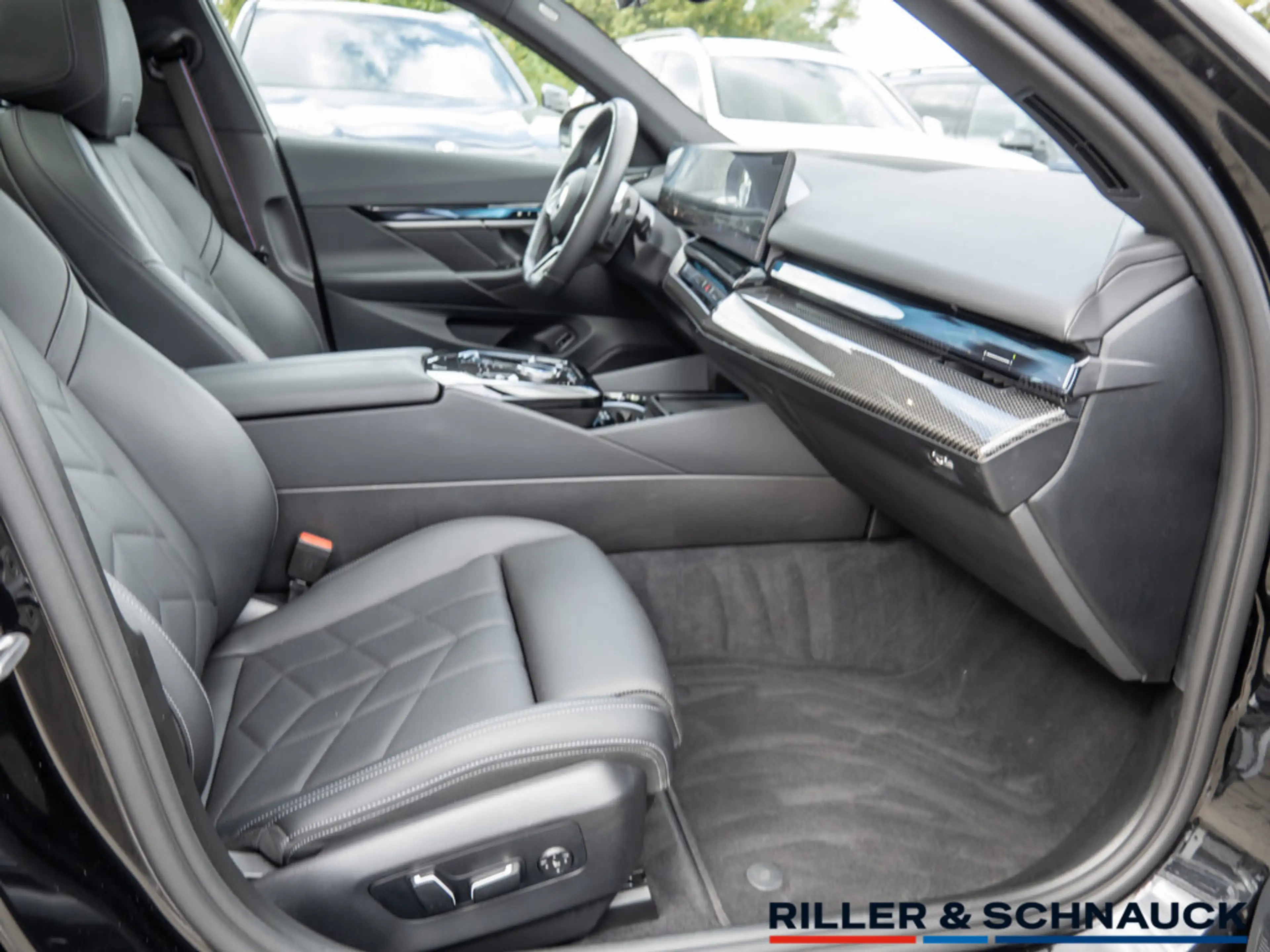 BMW 540 d xDrive Touring — photo 7