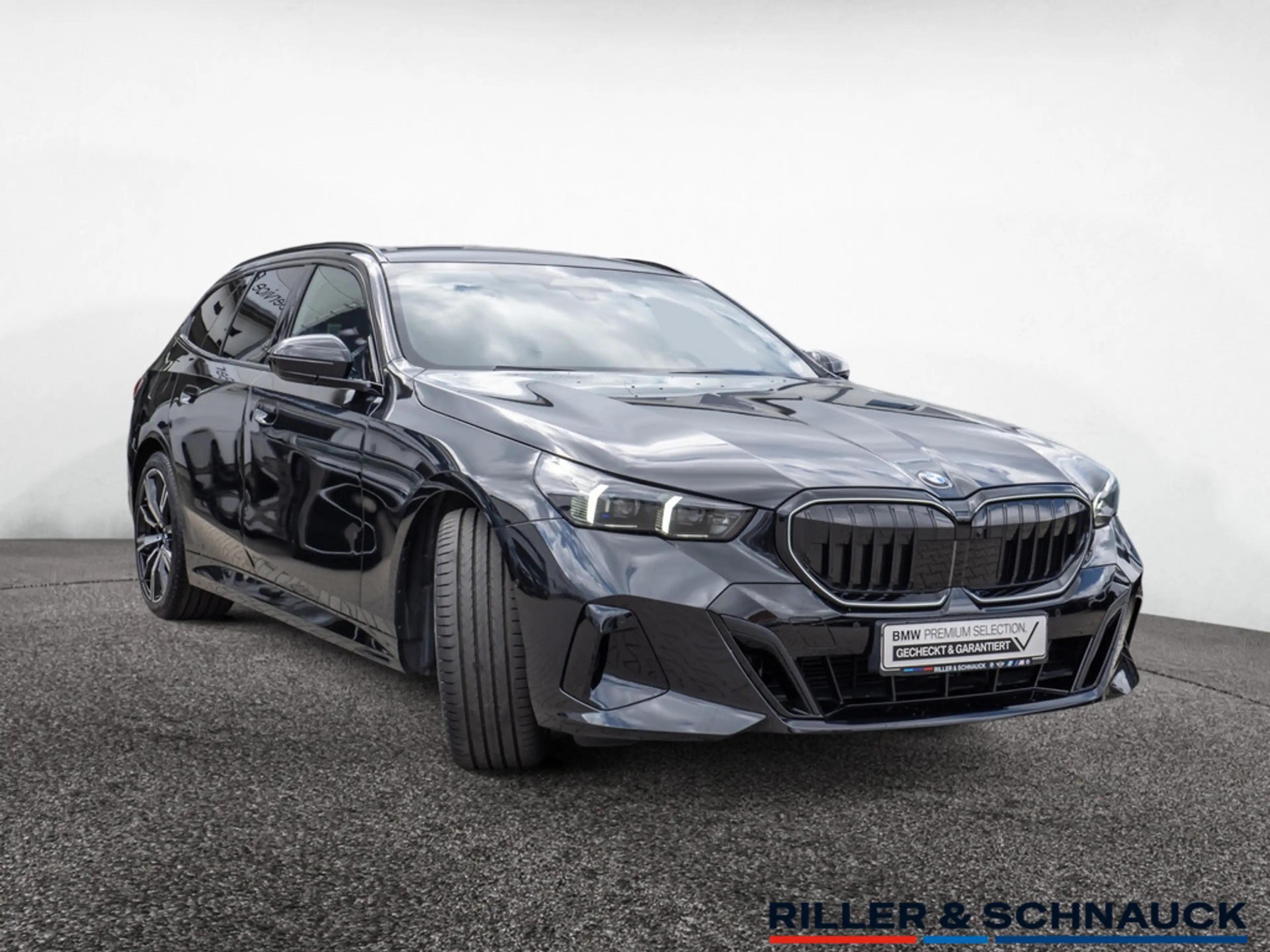 BMW 540 d xDrive Touring — photo 2