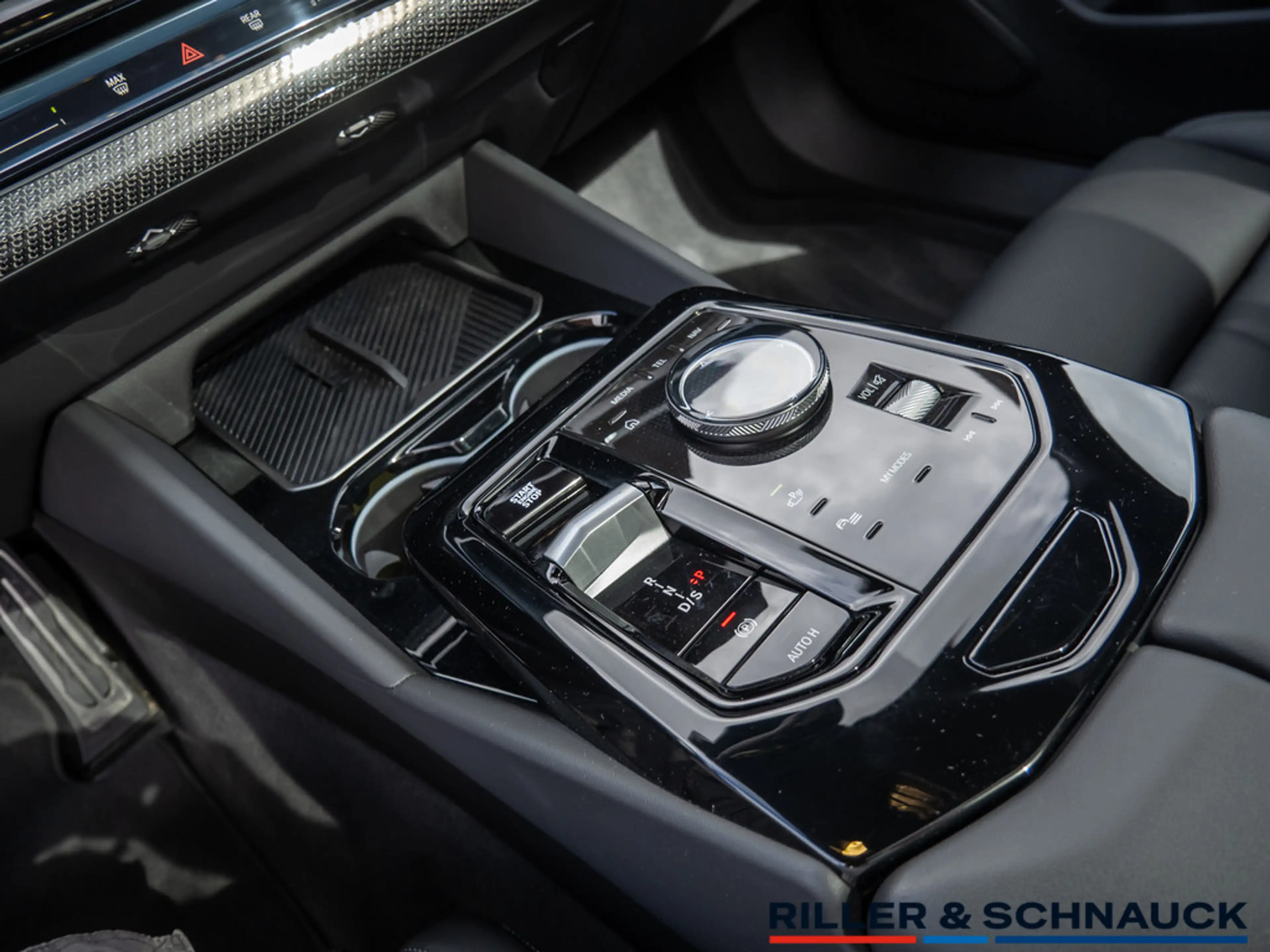 BMW 540 d xDrive Touring — photo 15