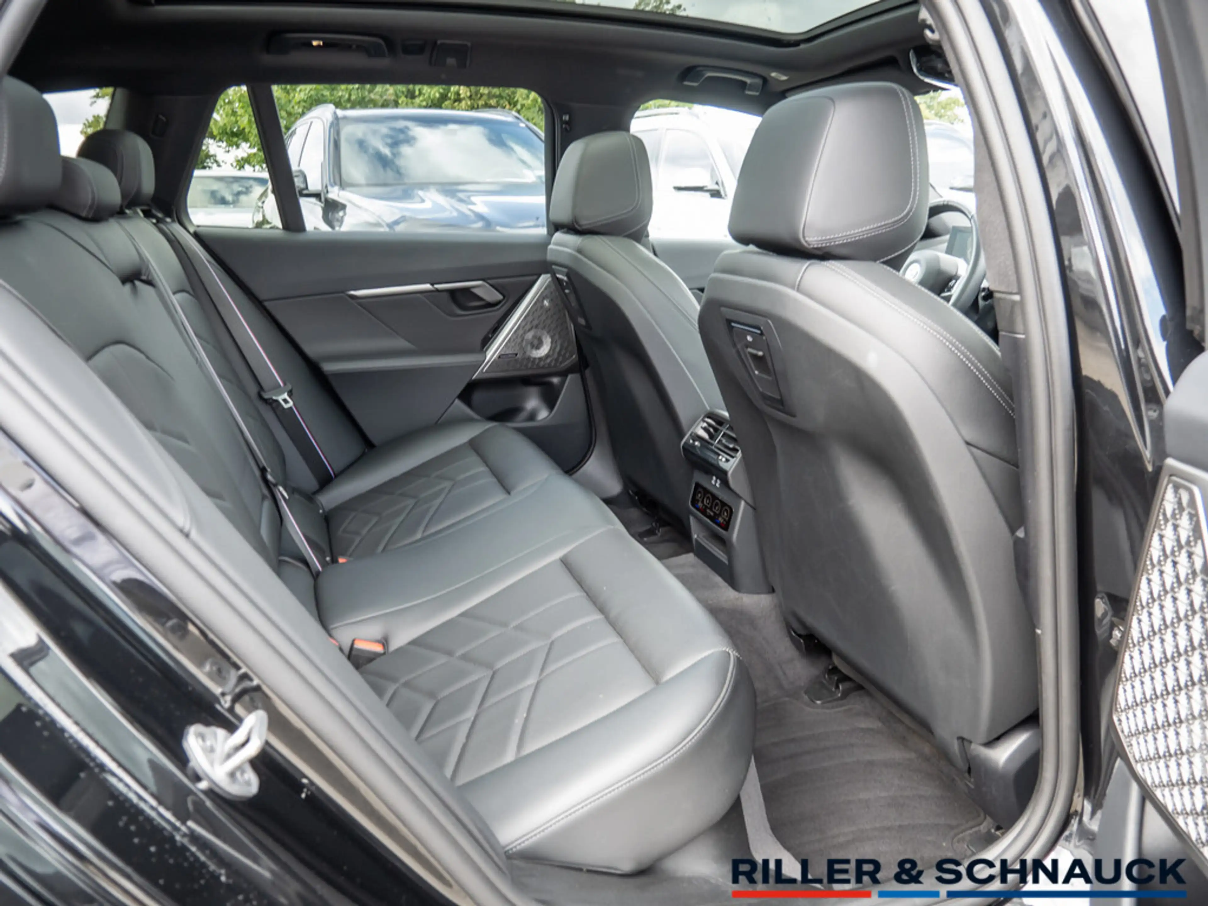 BMW 540 d xDrive Touring — photo 8