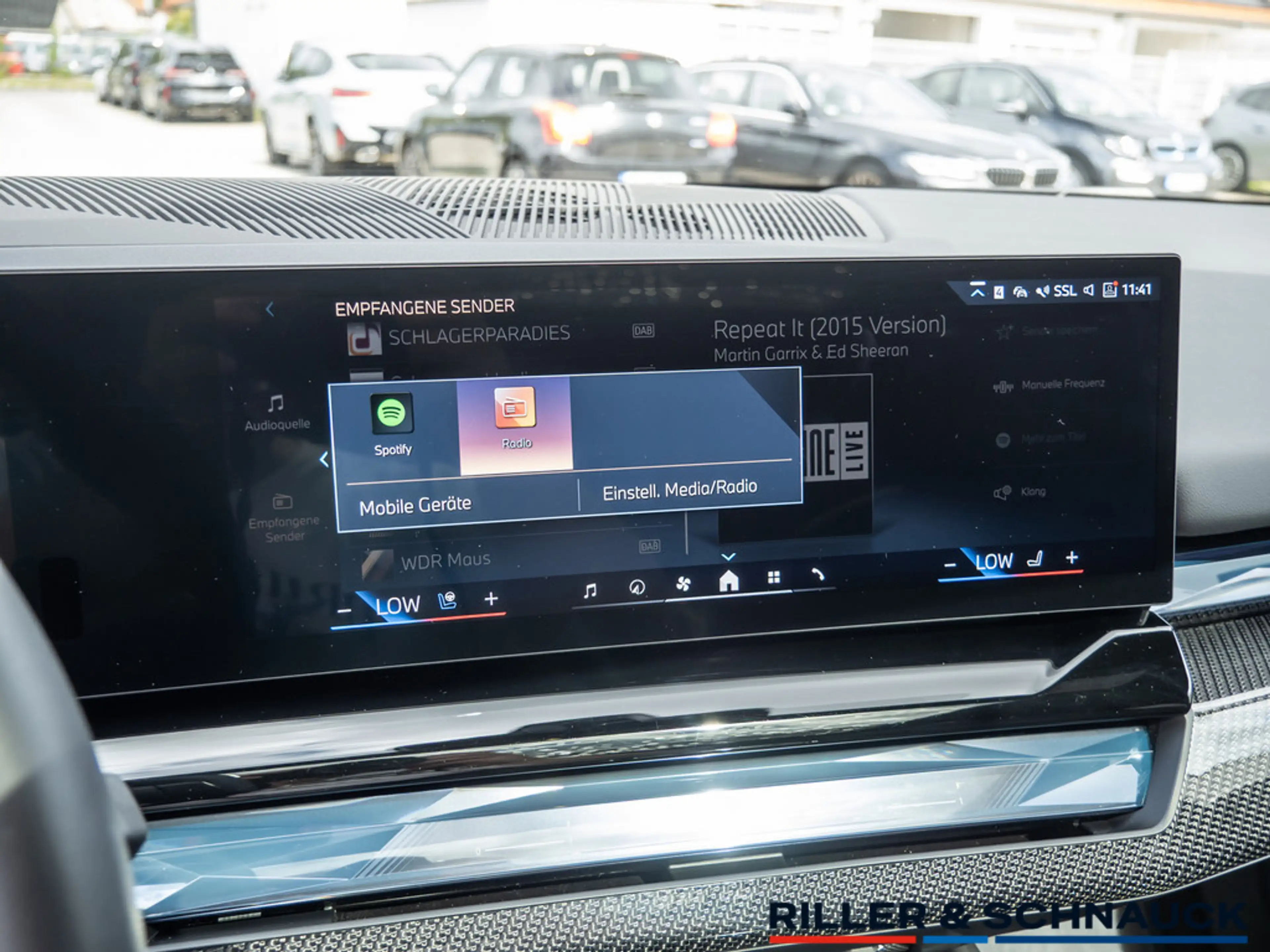 BMW 540 d xDrive Touring — photo 12