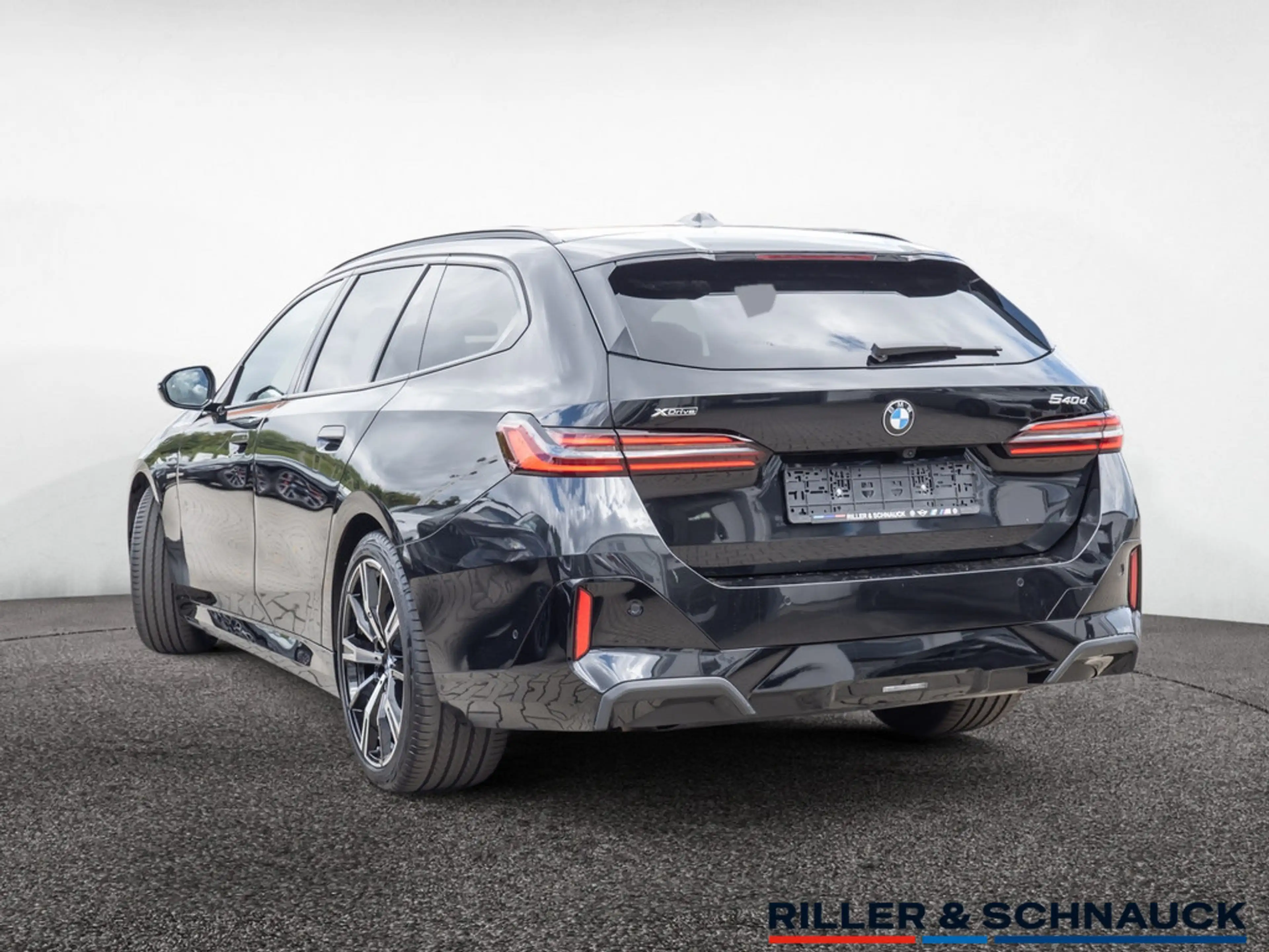 BMW 540 d xDrive Touring — photo 4
