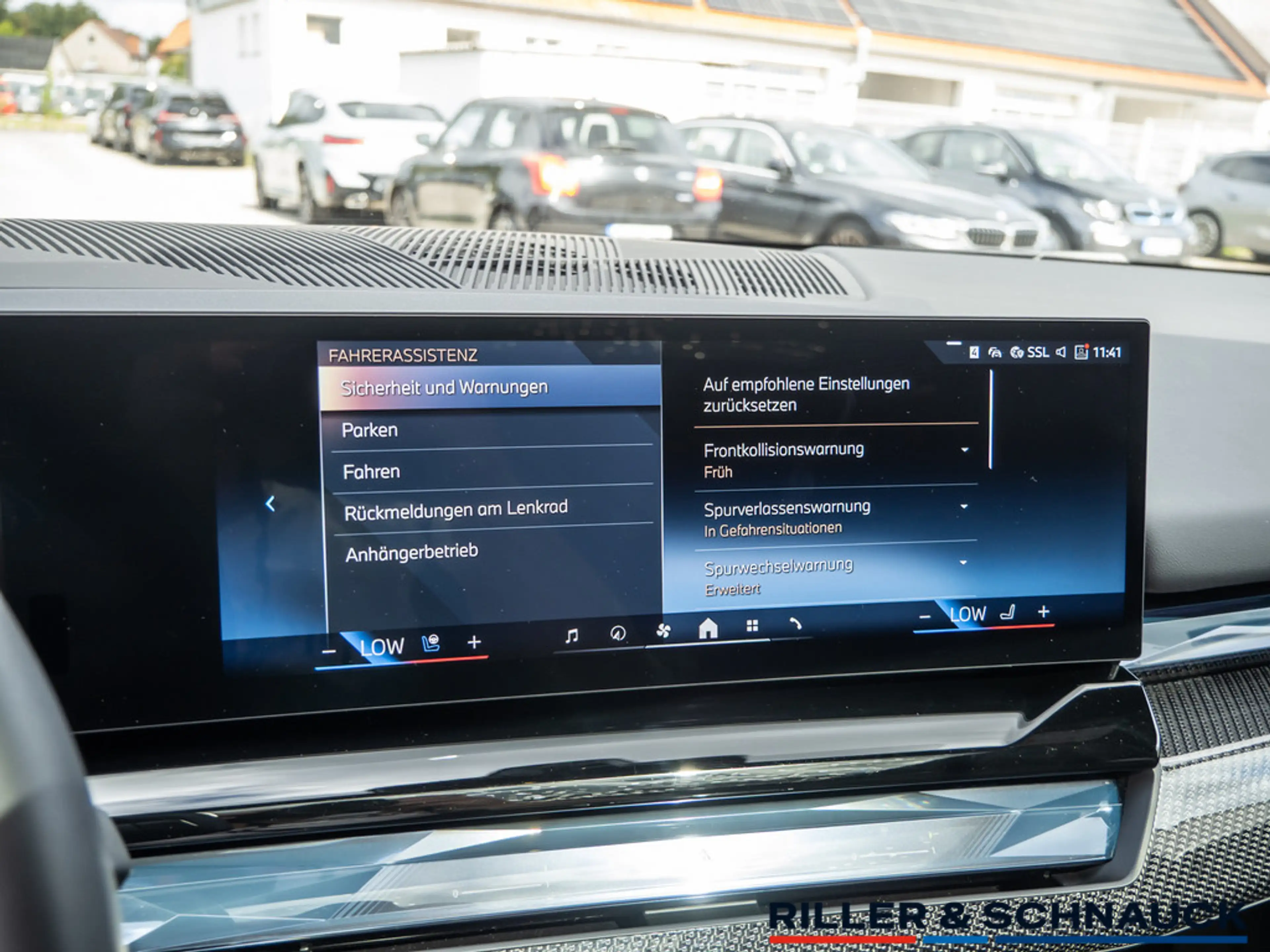 BMW 540 d xDrive Touring — photo 11
