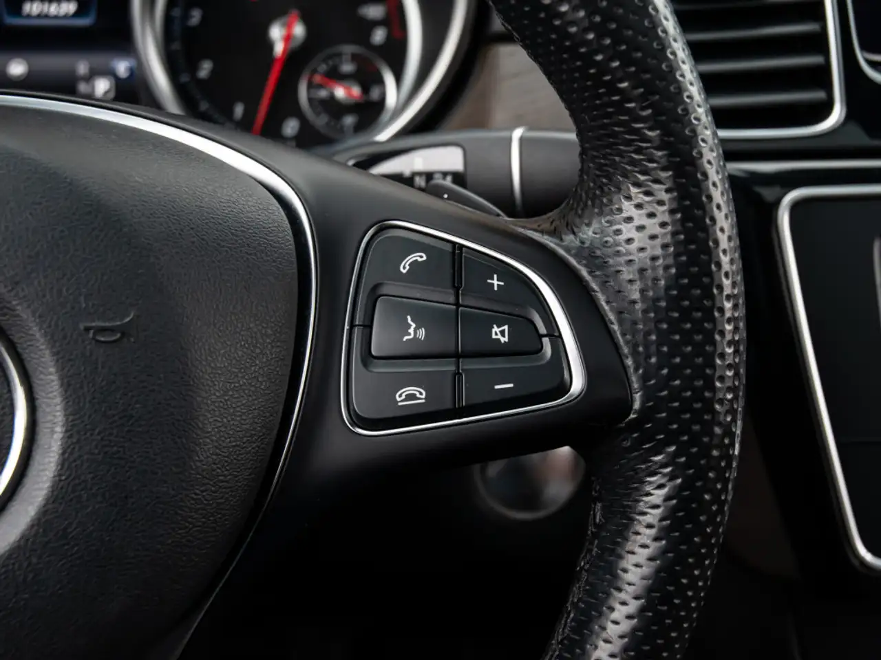 Mercedes-Benz GLE снимка Mercedes-Benz GLE