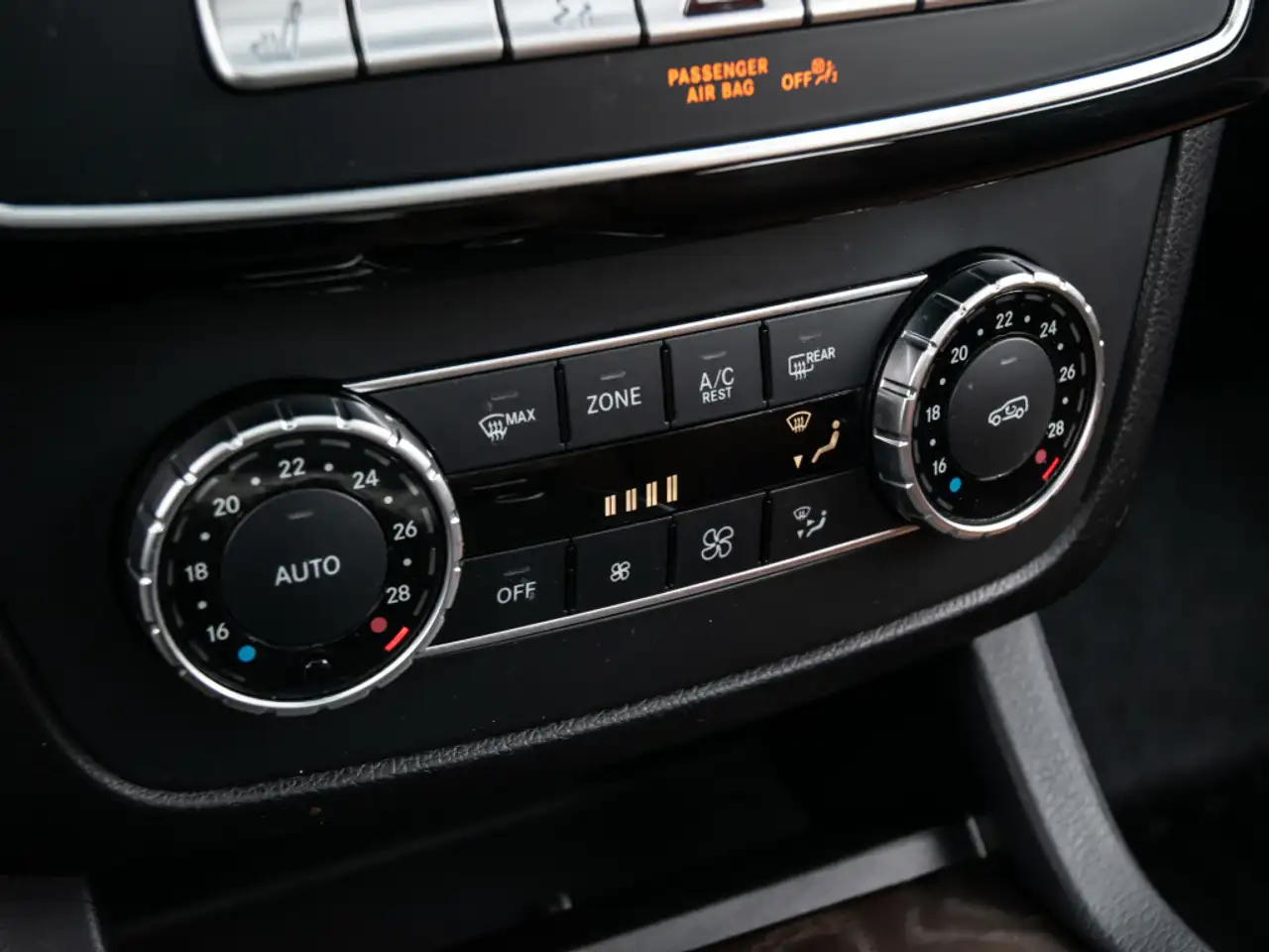 Mercedes-Benz GLE снимка Mercedes-Benz GLE