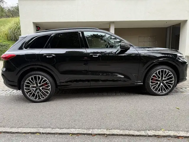 Audi Q5 view 6