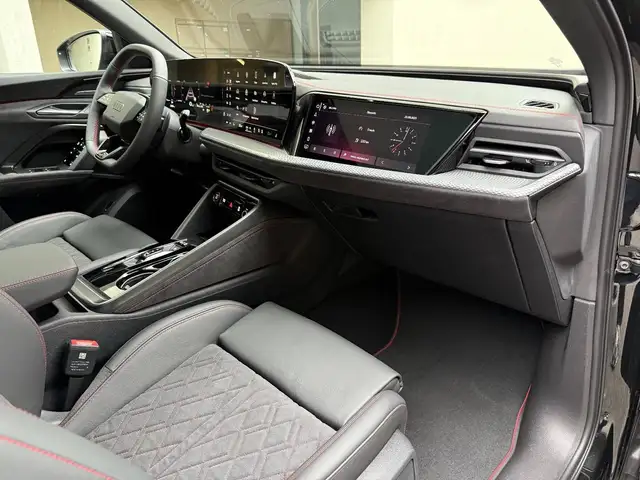 Audi Q5 view 8