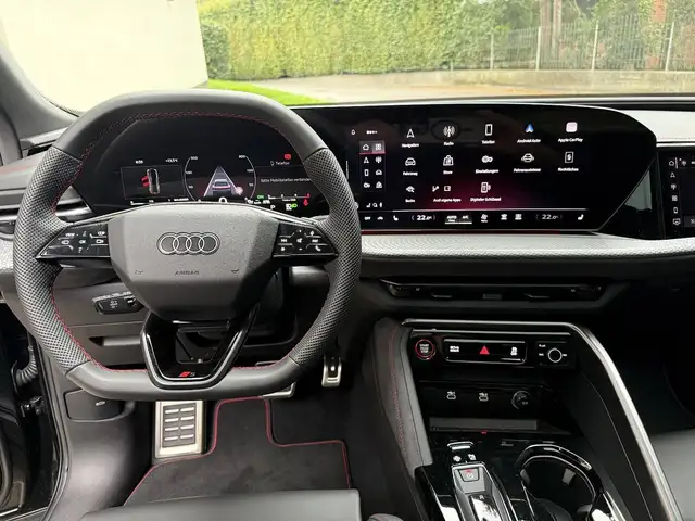 Audi Q5 view 11