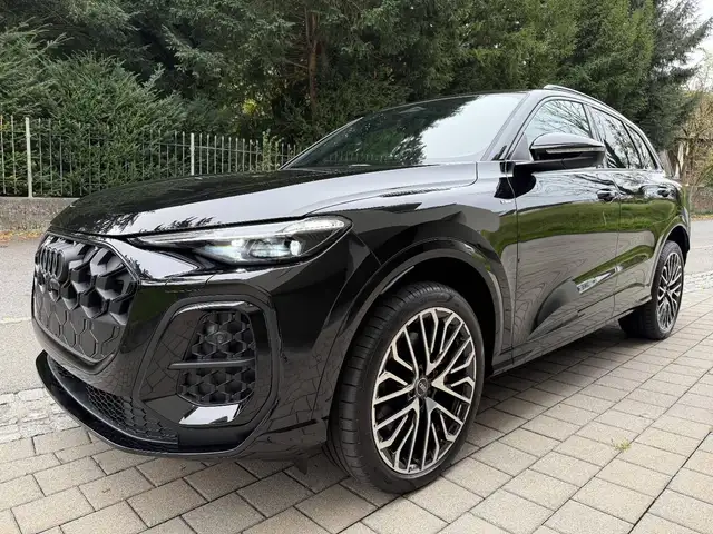 Audi Q5 view 4