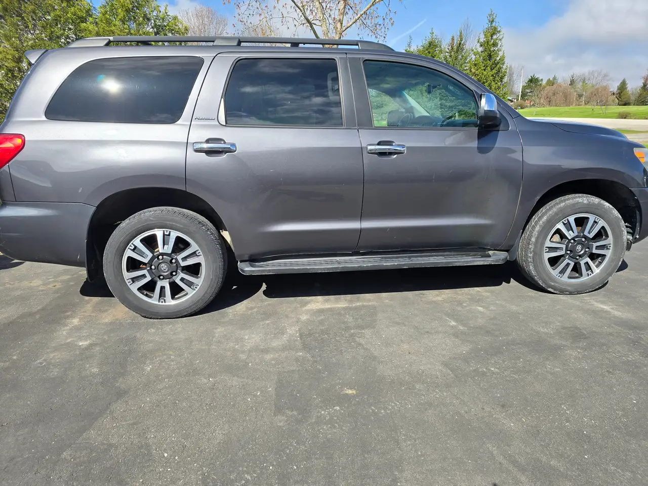 Toyota Sequoia снимка Toyota Sequoia