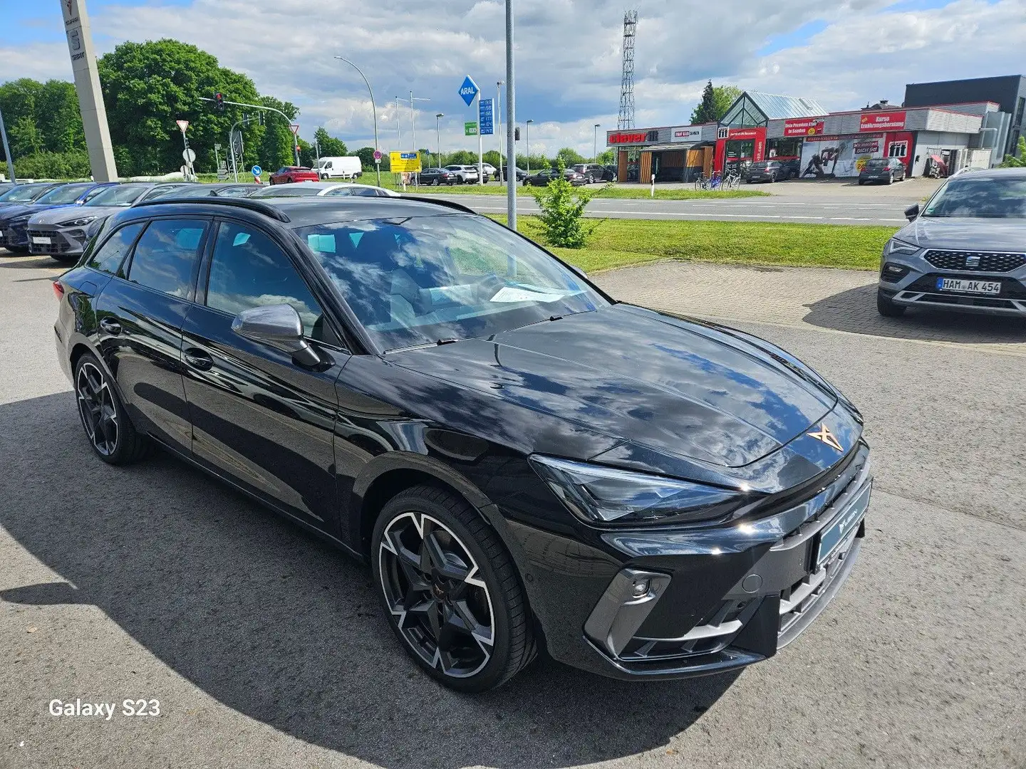 CUPRA Leon Sportstourer 1.5 e-Hybrid VZ *AHK*Matrix* Noir - 2