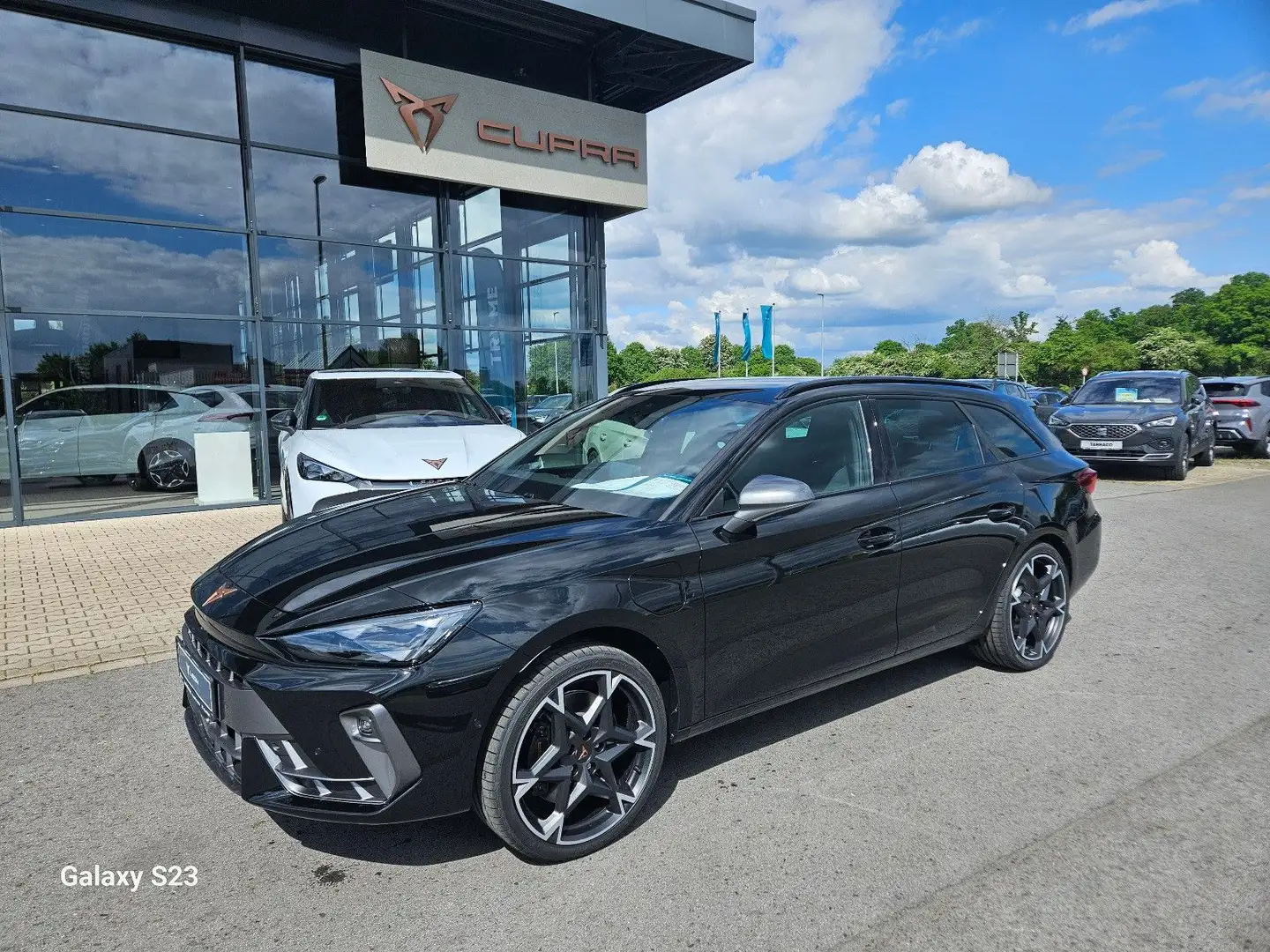 CUPRA Leon Sportstourer 1.5 e-Hybrid VZ *AHK*Matrix* Noir - 1
