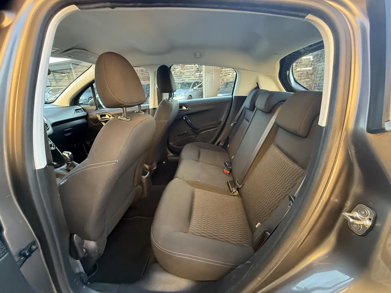 Peugeot 208 208 — photo 17