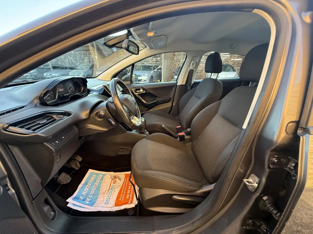 Peugeot 208 208 — photo 22