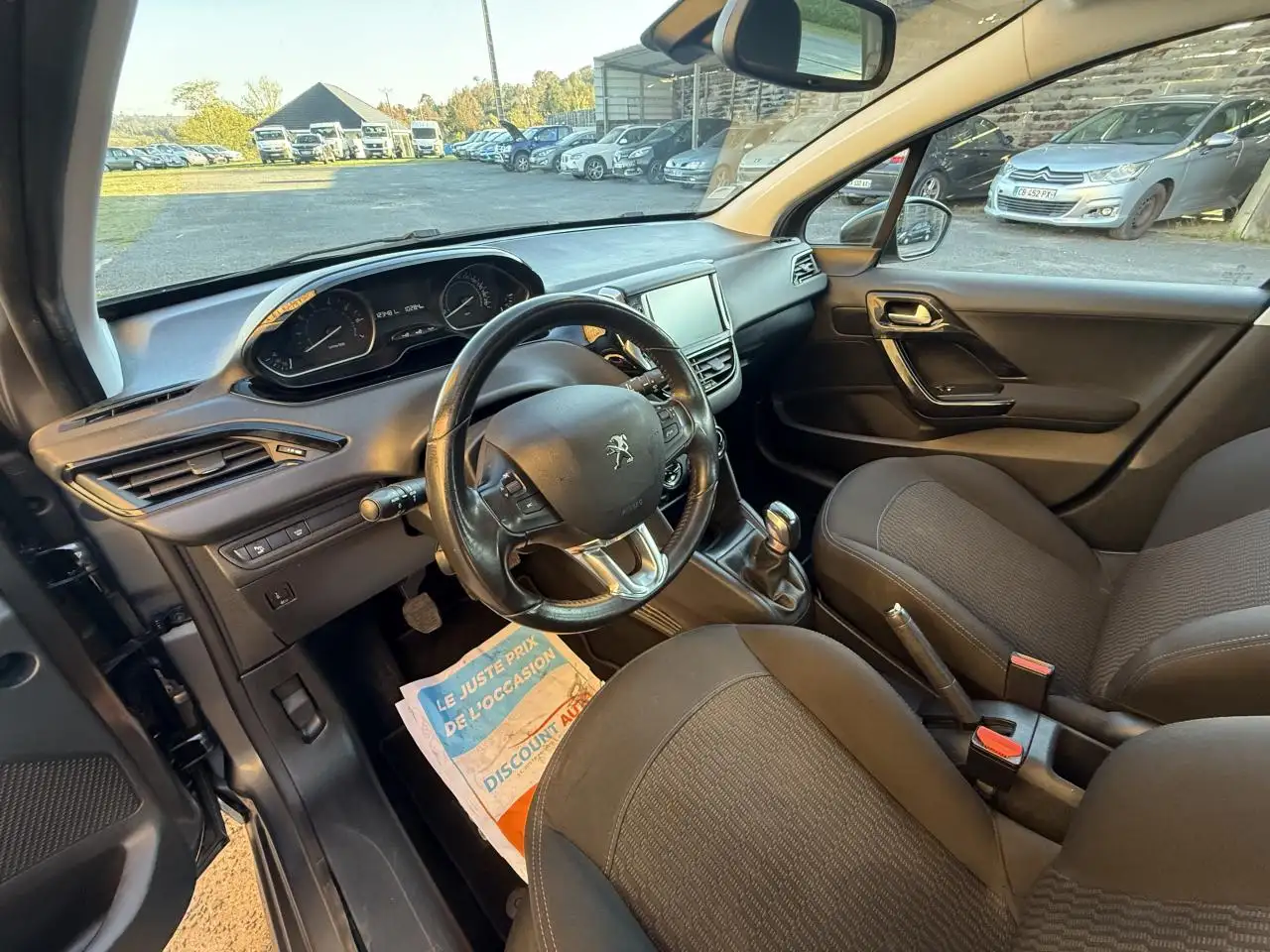 Peugeot 208 208 — photo 23