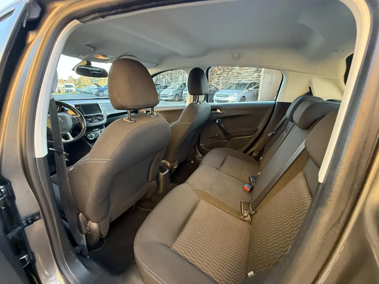 Peugeot 208 208 — photo 18