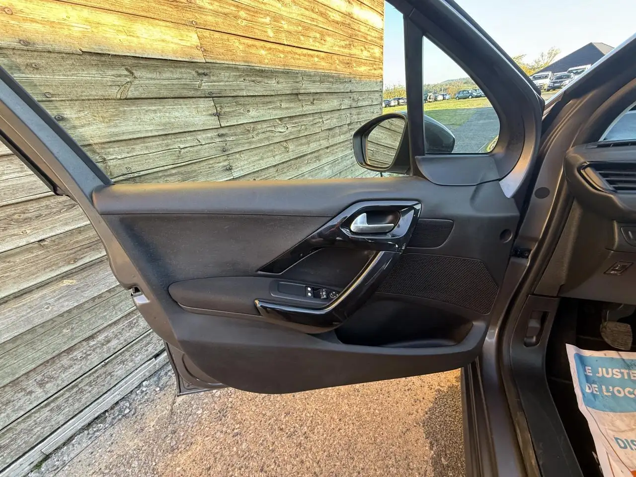 Peugeot 208 208 — photo 21
