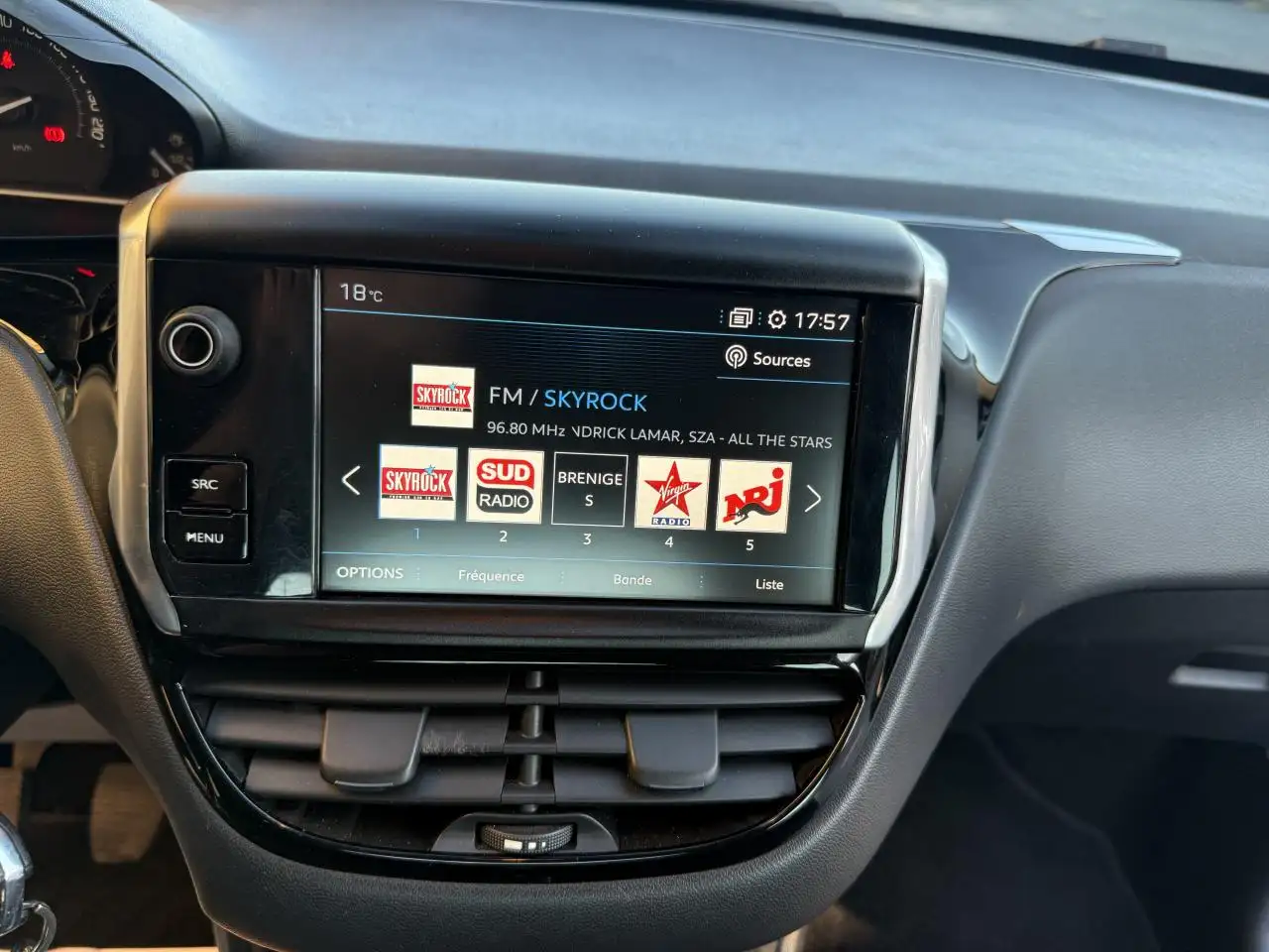 Peugeot 208 208 — photo 31