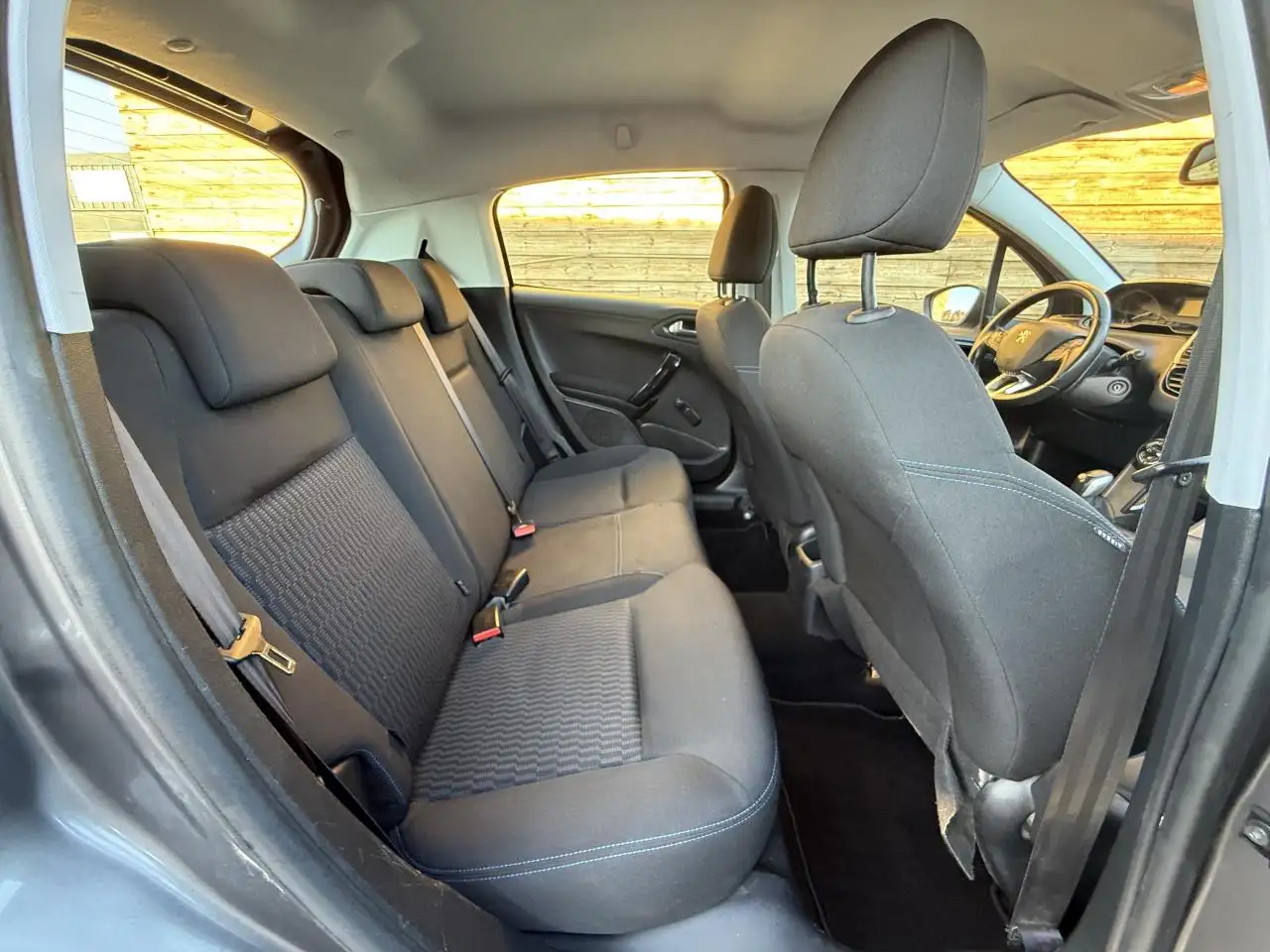 Peugeot 208 208 — photo 11