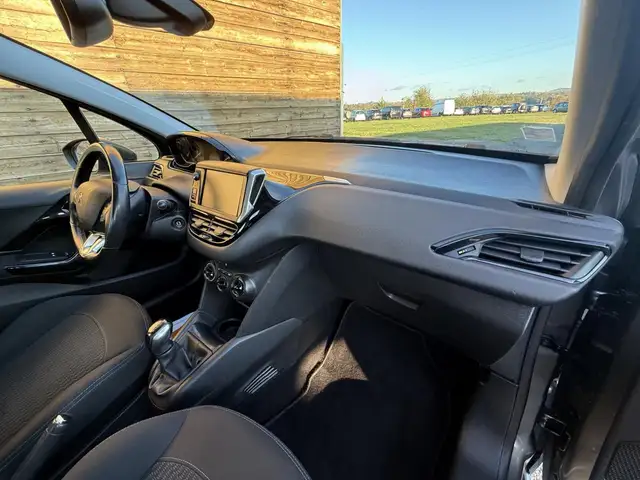 Peugeot 208 view 15