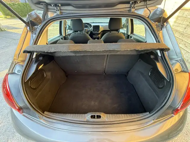 Peugeot 208 view 6