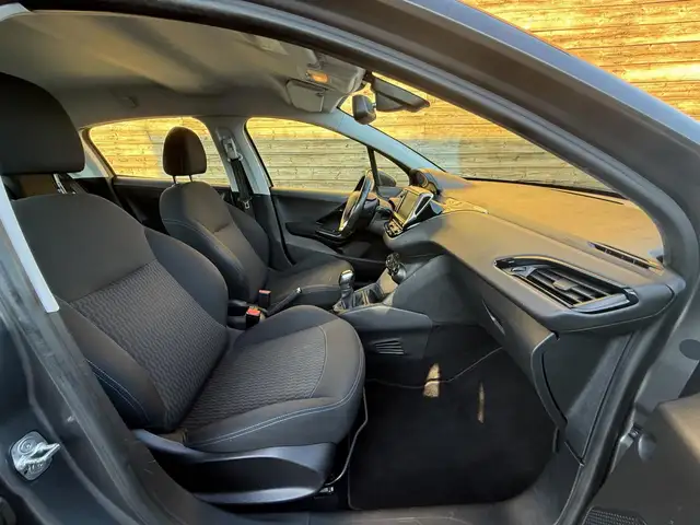 Peugeot 208 view 14