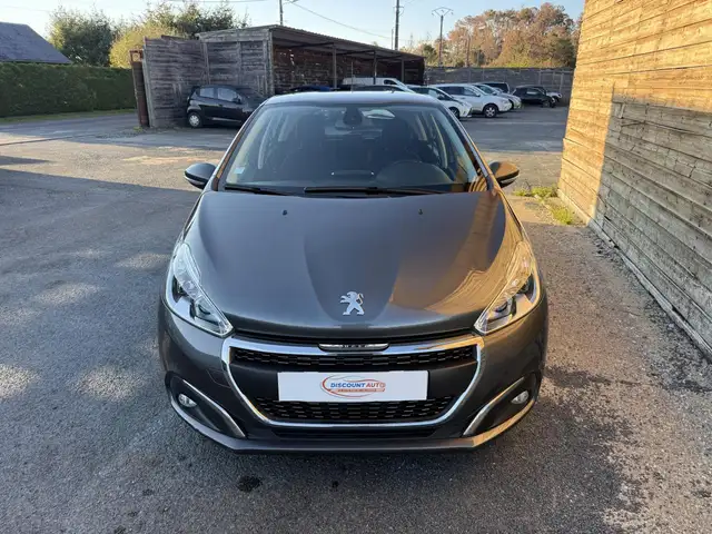 Peugeot 208 view 10