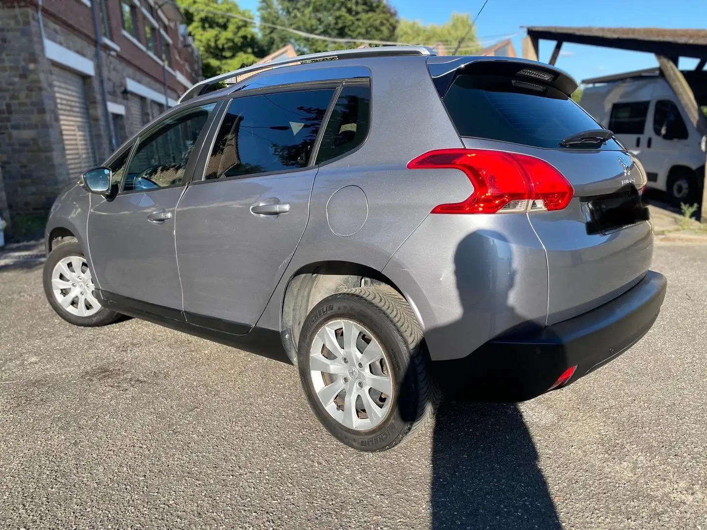 Peugeot 2008 1.2i PureTech Active pack cool Silber - 2