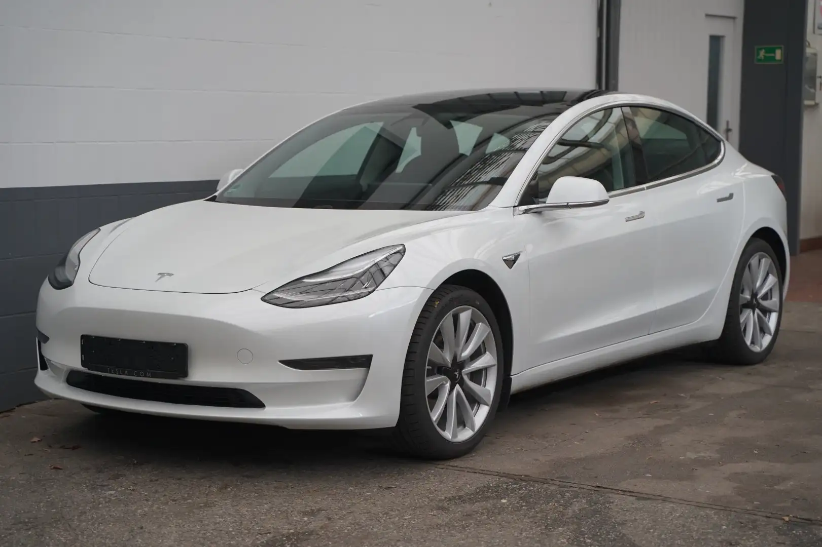 Tesla Model 3 Long Range AWD *AHK*19-Zoll*Mwst.* Weiß - 2