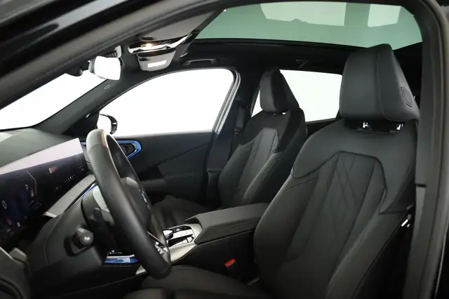 BMW X3 view 8
