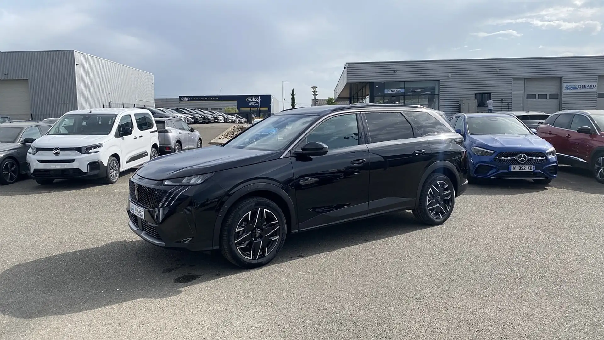 Peugeot 5008 HYBRID 145CH ALLURE E-DCS6 Noir - 1