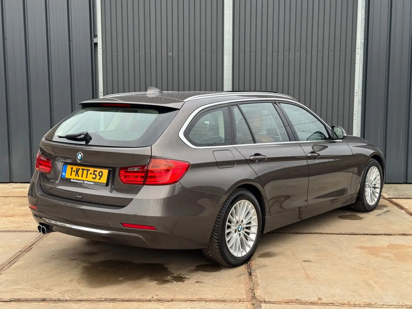 BMW 328 3-serie Touring 328i xDrive High Executive Luxury Brun - 2