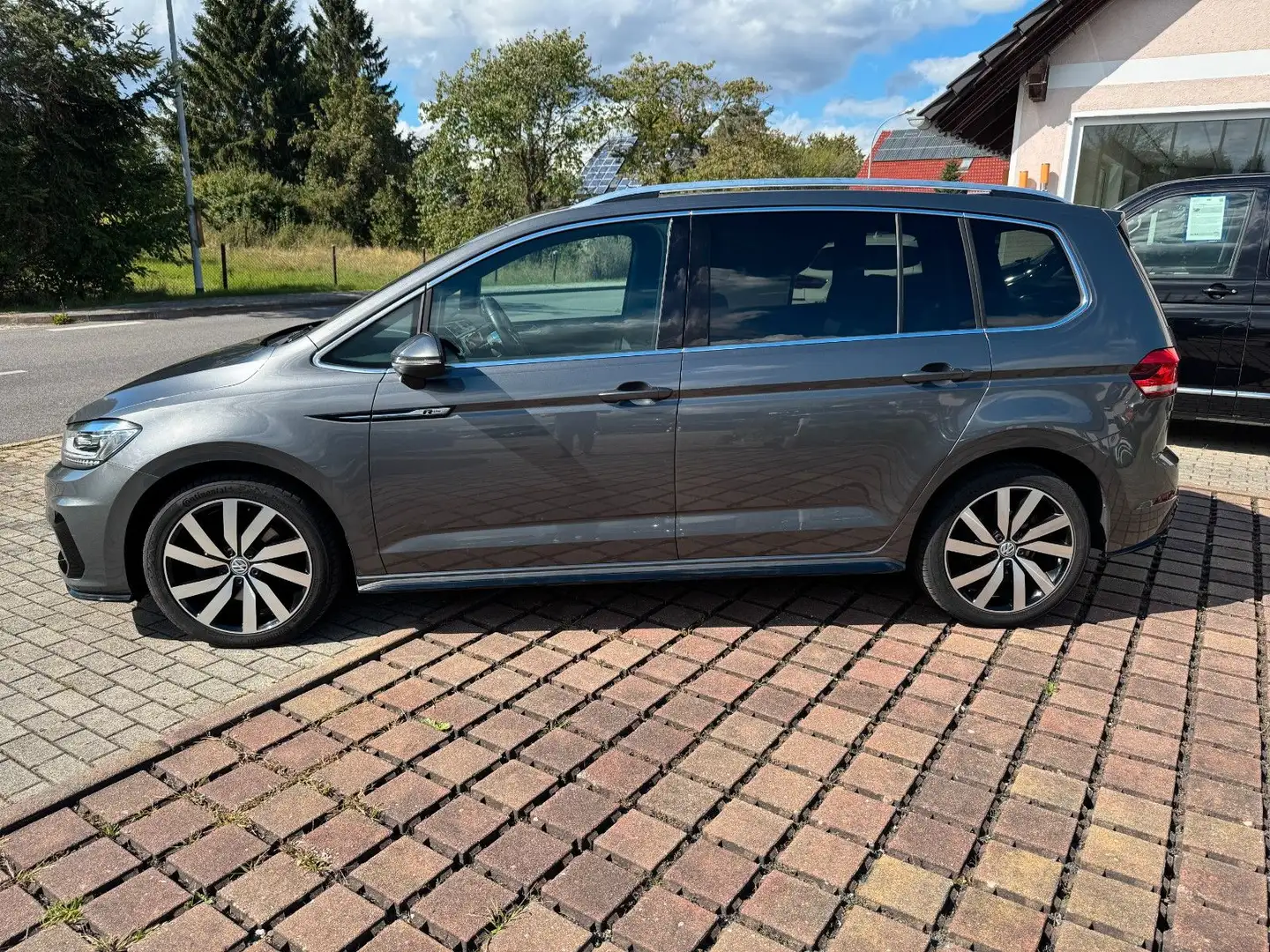 Volkswagen Touran Highline/ R-Line 7 Sitze Grau - 2