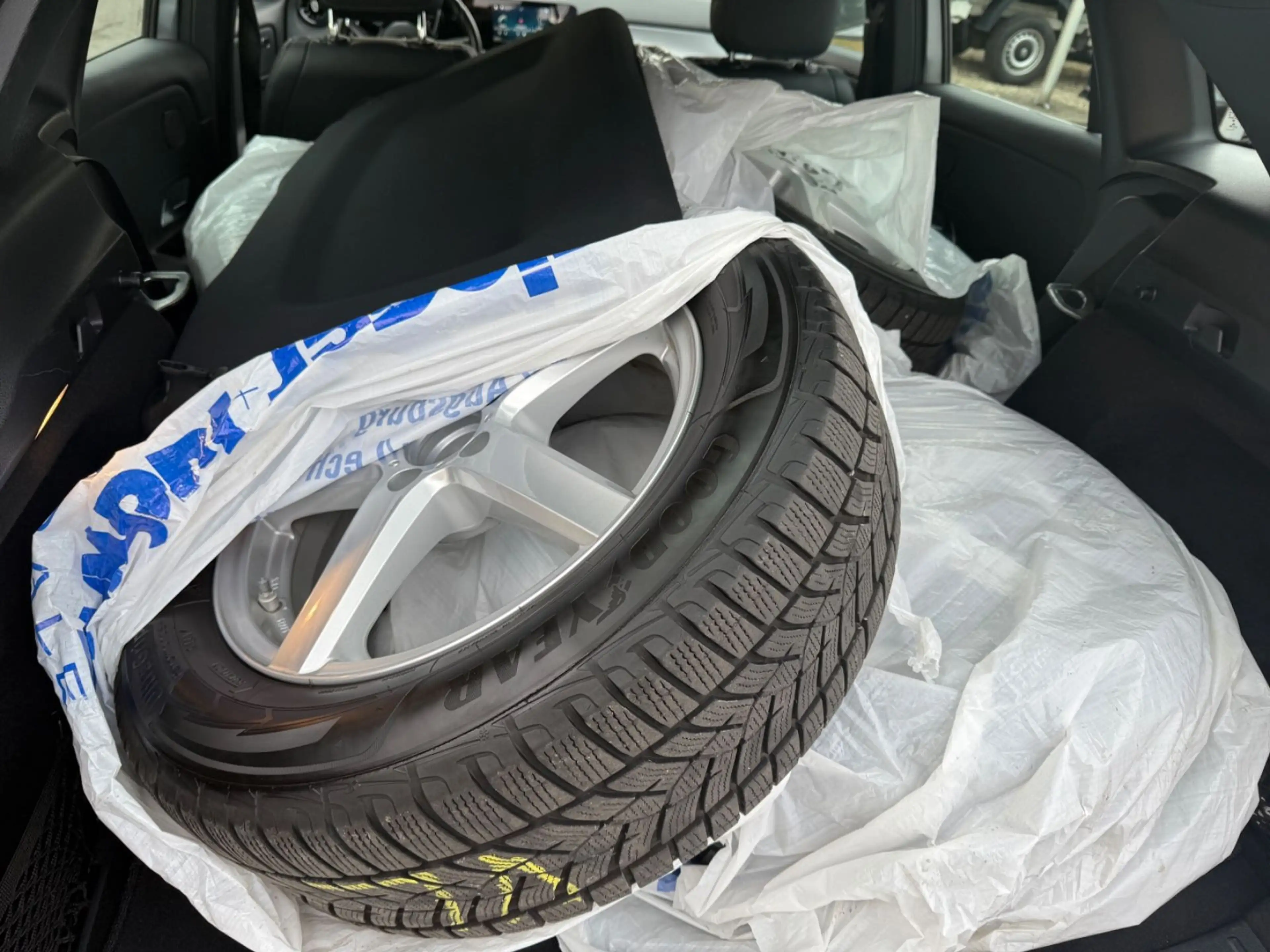 Mercedes-Benz GLA 220 d 4Matic*LED — photo 11